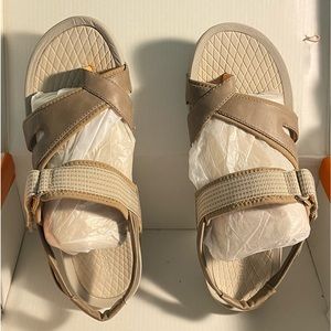 Size 7 Bear Trap wedge sandals